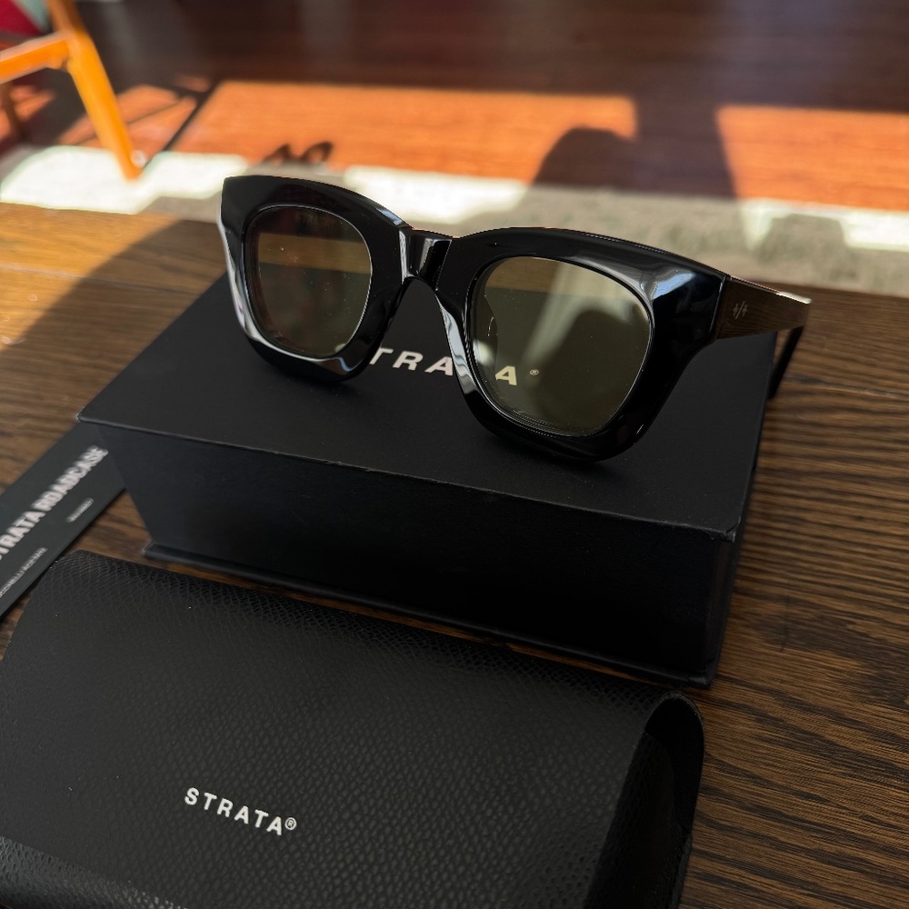 Brand new Strata Roadcase sunglasses in black/lemon